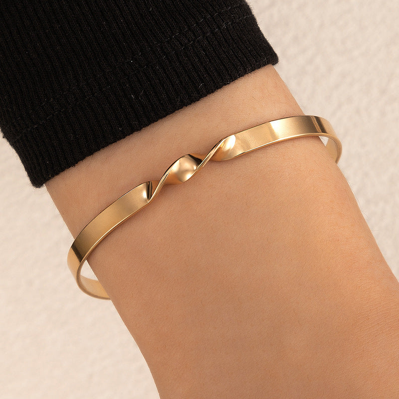 Minimalist Heart-Shaped Plain Band Single-Layer Open-End Bracelet